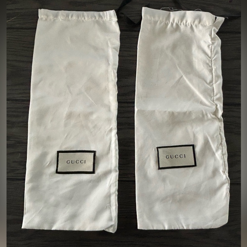 Set of 2 Gucci silk dustbags
White